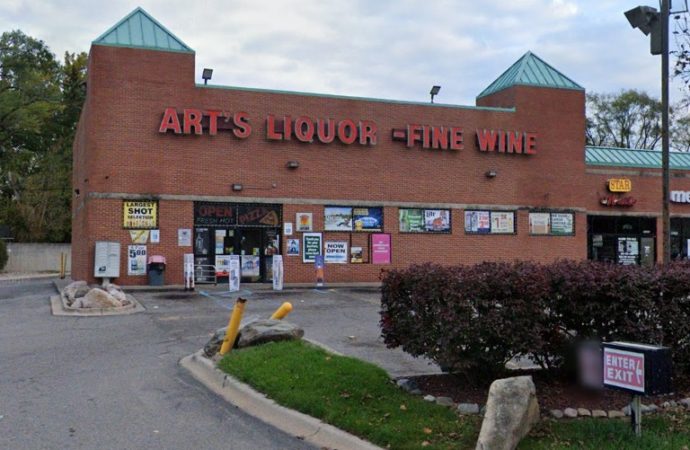 Rats in the Kitchen and mold in the ice machine at Southfield Liquor store