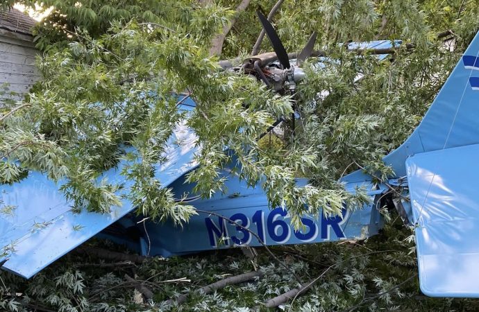 Single Engine Plane Crashes in a Detroit Residents Yard